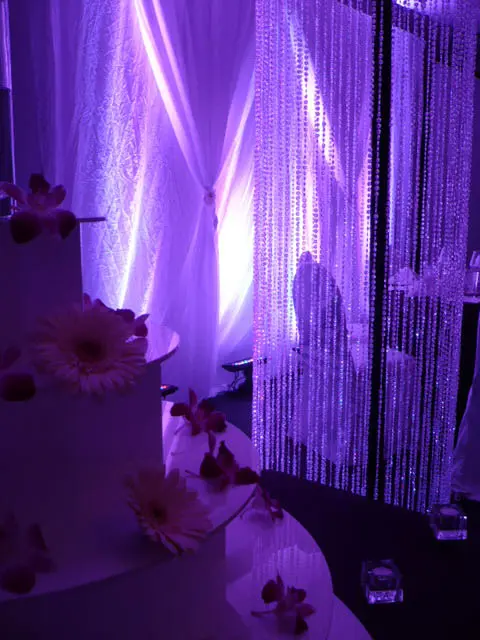 Round column diamond cut acrylic 12' H - Clear used in the inspiration Rideau Voile Table Honneur