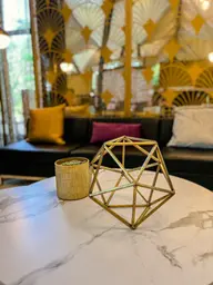Ellis - Coffee table - 35'' Dia x 19'' H - White marble & Gold used in the inspiration Polygone Or Votive Miroir