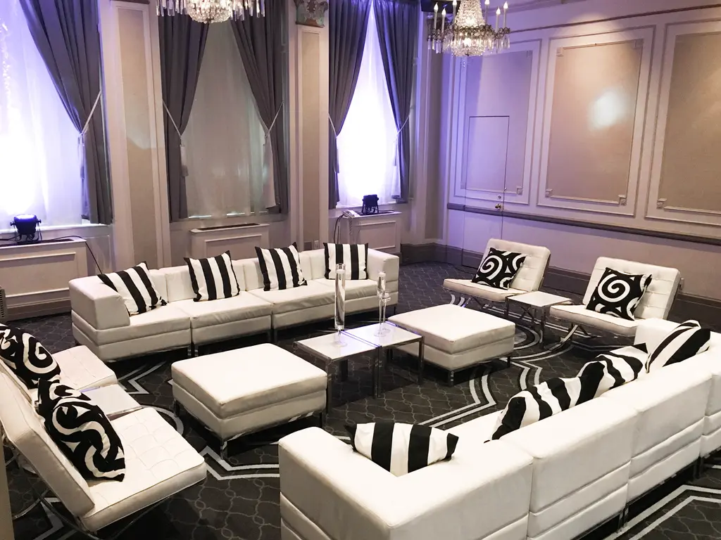 Lounge Strip Blanc, Coussins Noirs Et Blancs
