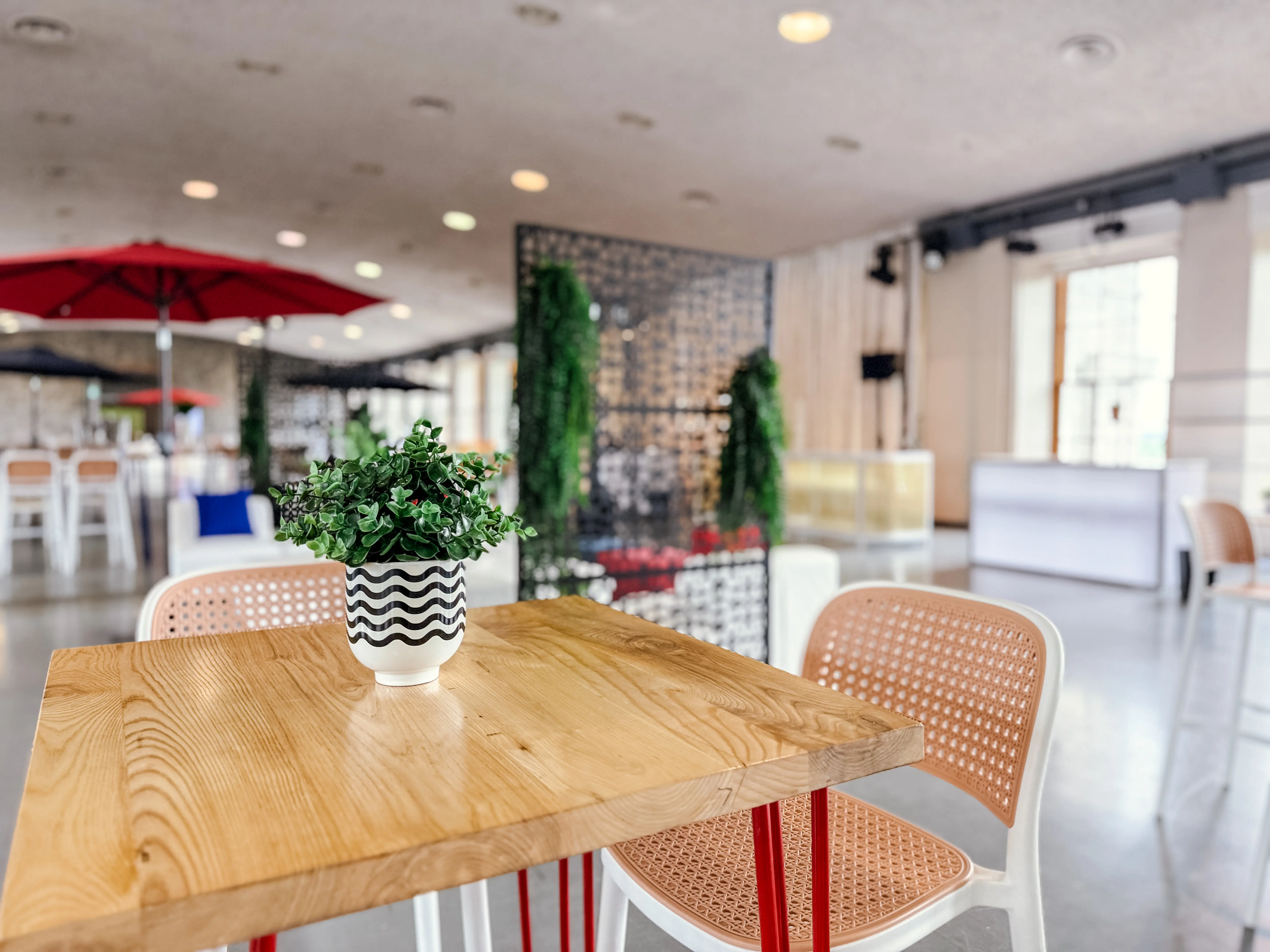 Marseille - Stool - White used in the inspiration Marché Bonsecours   Tout France   Saq Oslo Motif EN