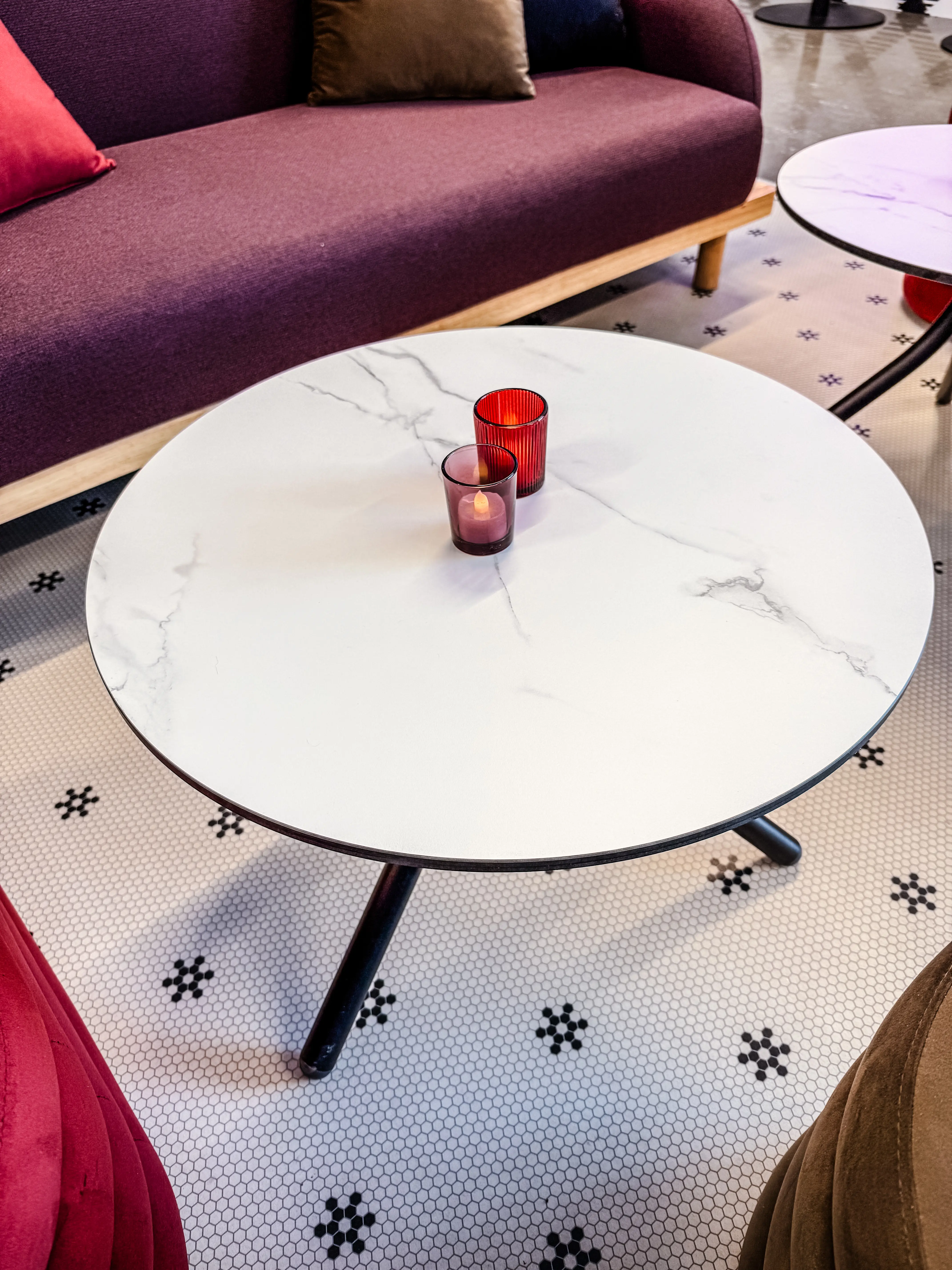 Bloom - Coffee table round - 24'' Dia x 16" H - Black & White marble used in the inspiration Grand Quai   Expérience 2025 Bloom Votive EN