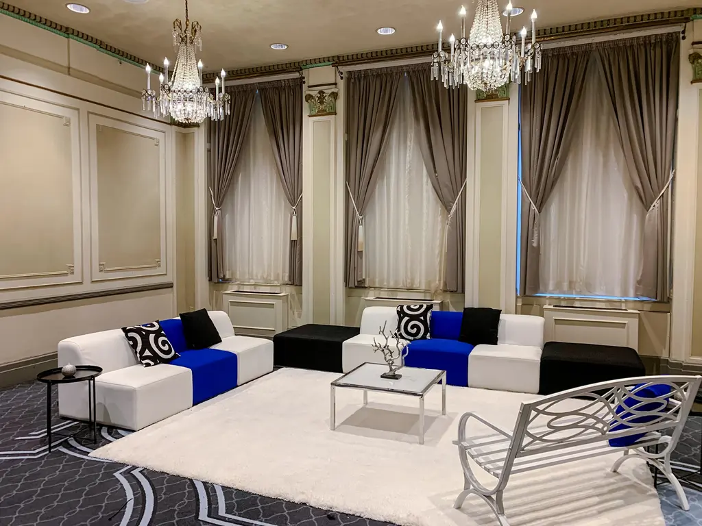 Chateau Frontenac Fidji Blanc Bleu Noir   Ottoman  Shag   Mezzo Banc De Parc EN