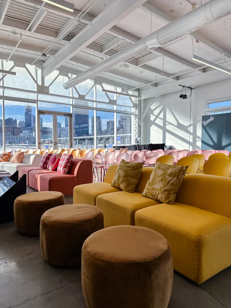 Grand Quai   Pavillon Fidji Mimosa Paloma Miel Coussin Pois EN