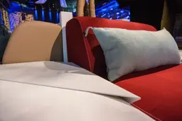 Coussin tissé - Gris utilisé dans le cadre de la réalisation Fidji Bourgogne Coussin Bleu