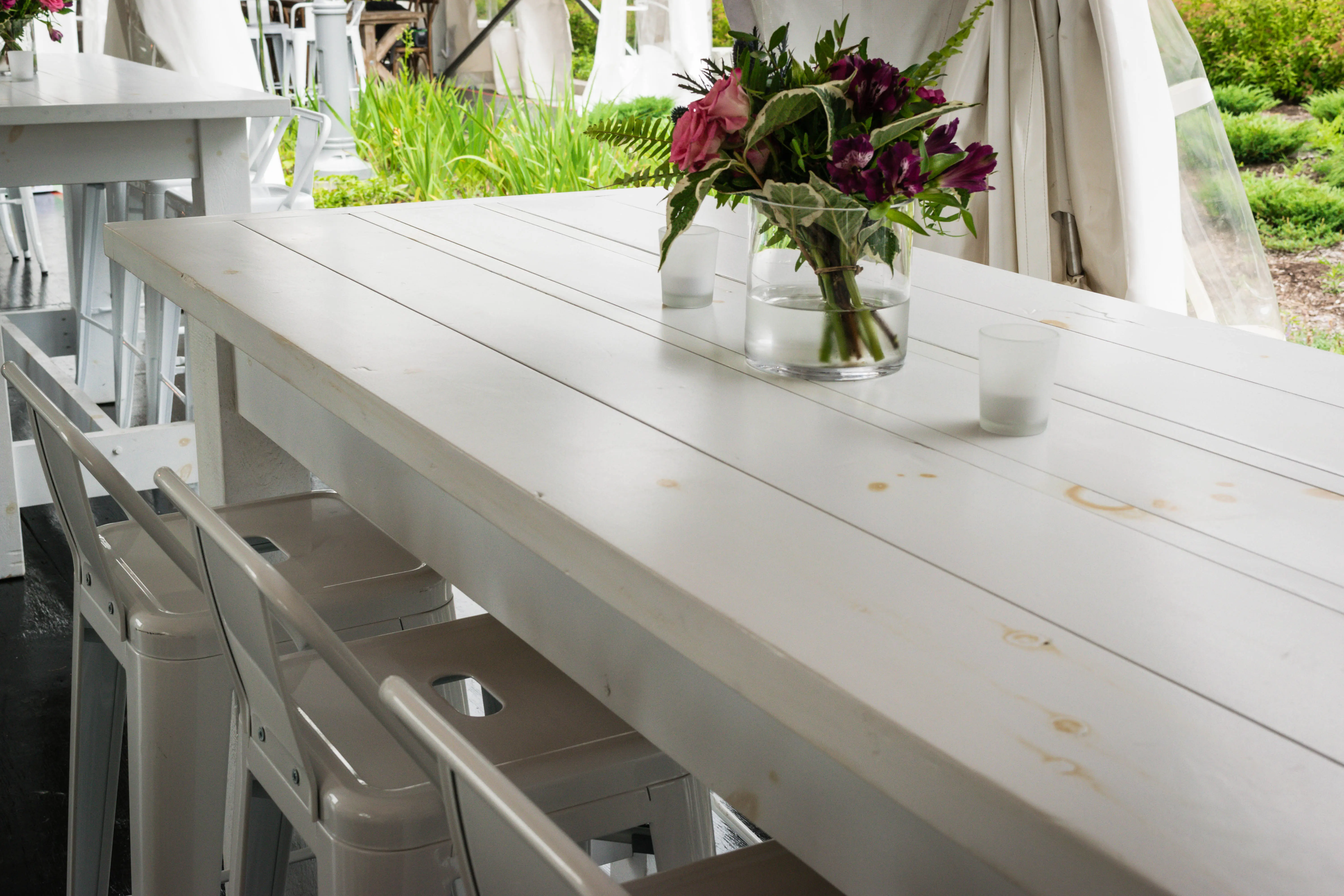 Hampton table commune - Blanc utilisé dans le cadre de la réalisation Table Commune Hampton