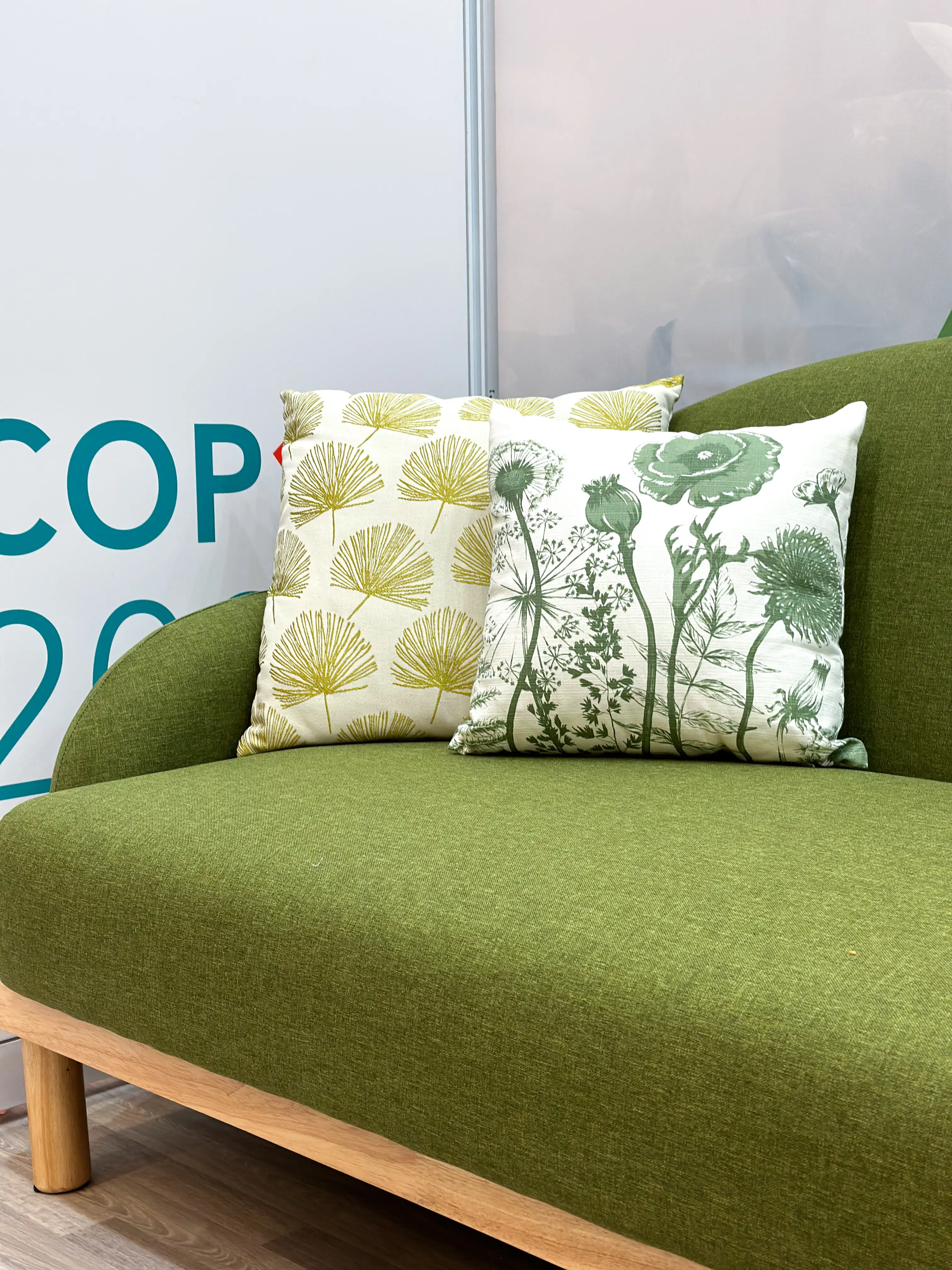 Cushion fleuri - 18" L x 18" H - Lime used in the inspiration Palais Congès Img 0443 EN