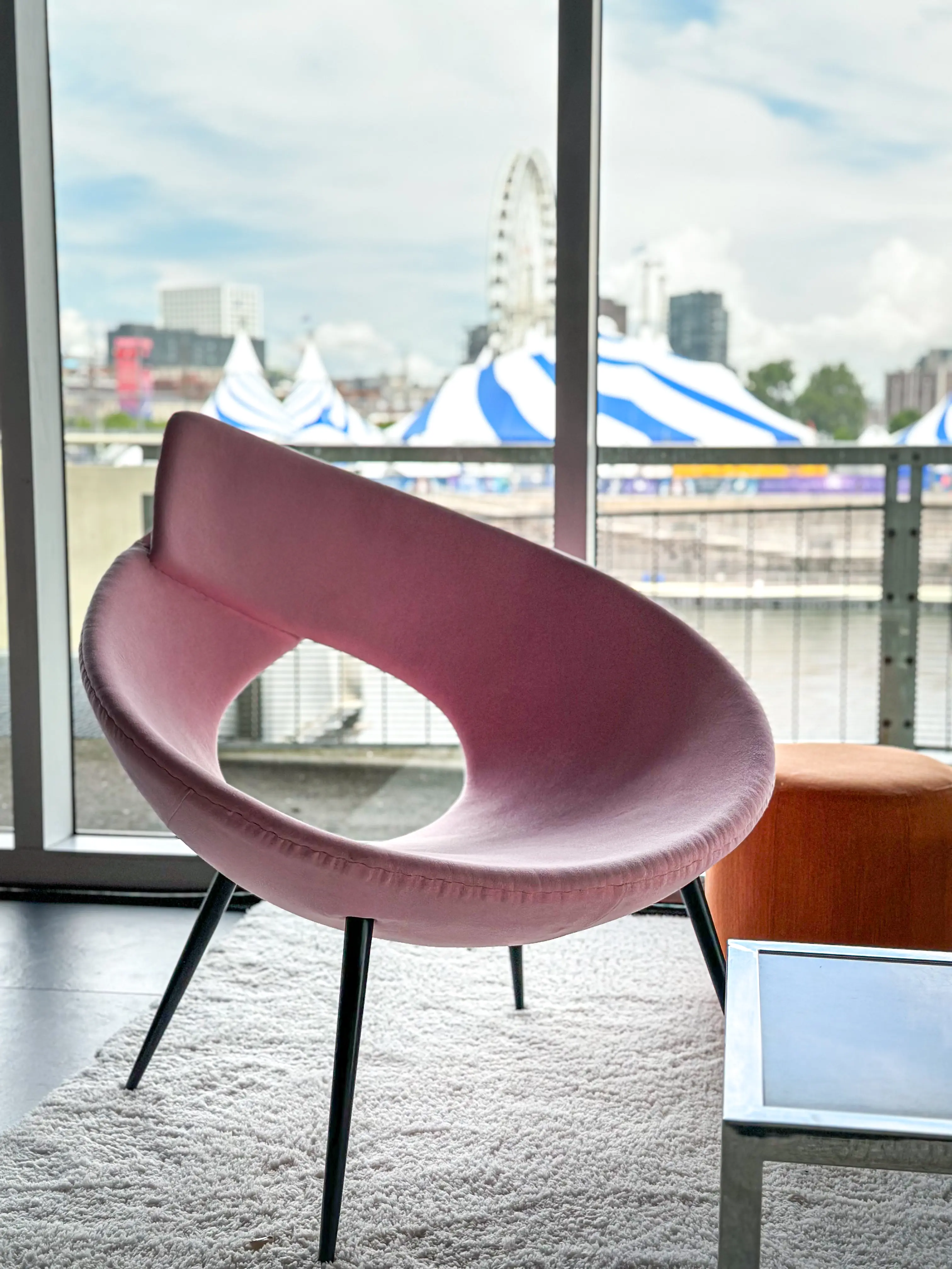 Monroe fauteuil - Rose utilisé dans le cadre de la réalisation Cs Belvédère Img 2138 FR
