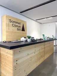 Nordique bar - 6' - Pine wood used in the inspiration Grand Quai Terminal 1 Bar Forestier EN