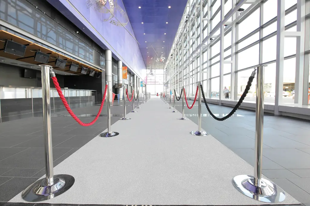 Tapis Europeen Argent Poteau Foule Cordon