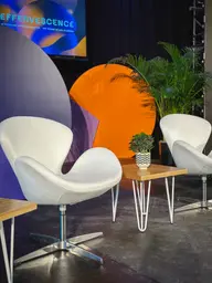 Juliette armchair - White used in the inspiration Marché Bonsecours Img 1618 EN