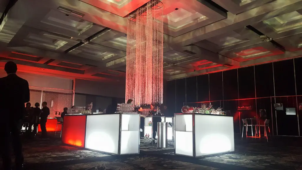 Bar Manhattan Blanc Rouge Lustre Sur Mesure