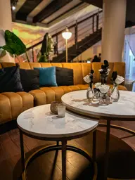 Ellis - Table set - White marble & Gold used in the inspiration To   Ellis Lewis EN