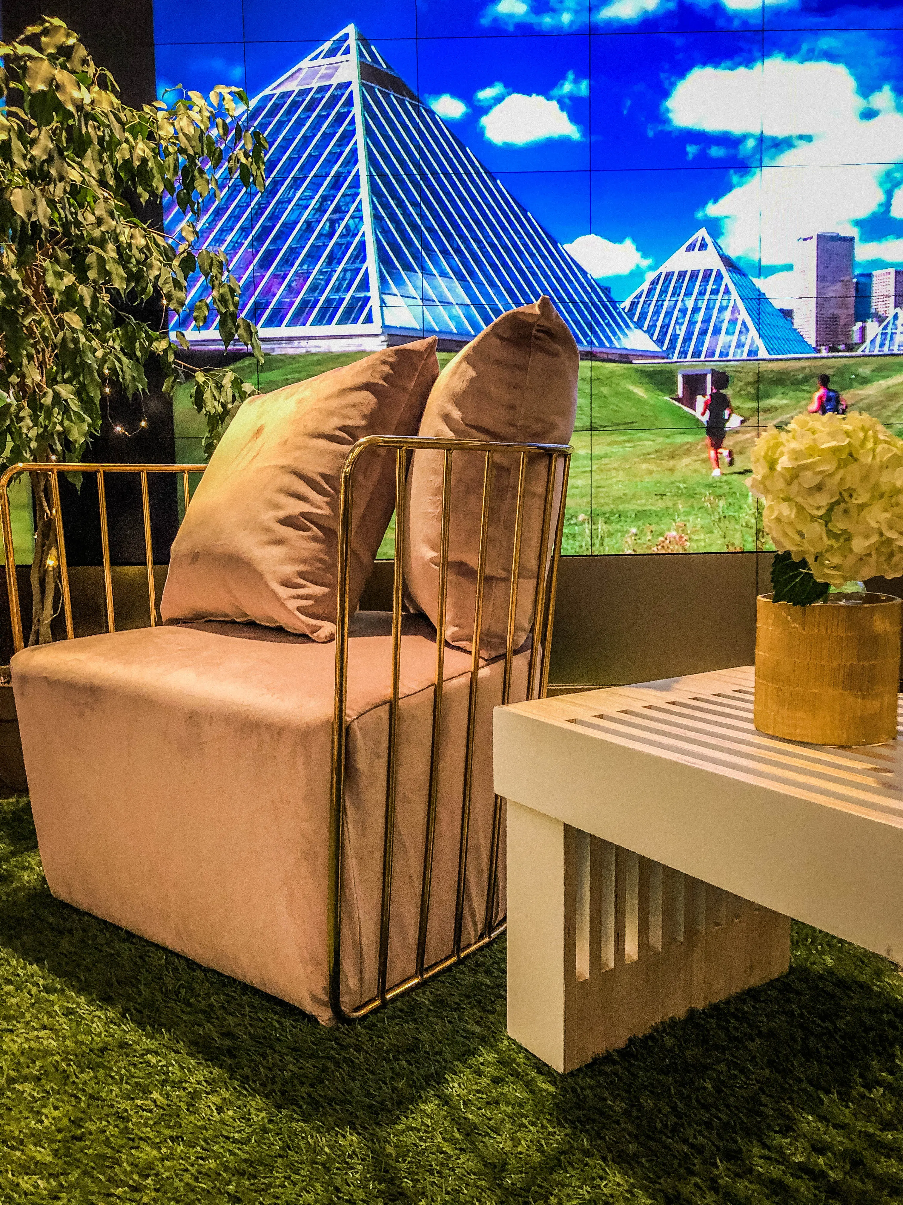 Scandinave banc - Petit -  Blanc & brun clair utilisé dans le cadre de la réalisation Banc Scandinave Fauteuil Alexandria Blush