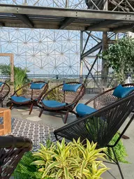 Acapulco chair - Black used in the inspiration Tulum Prélart Grillage