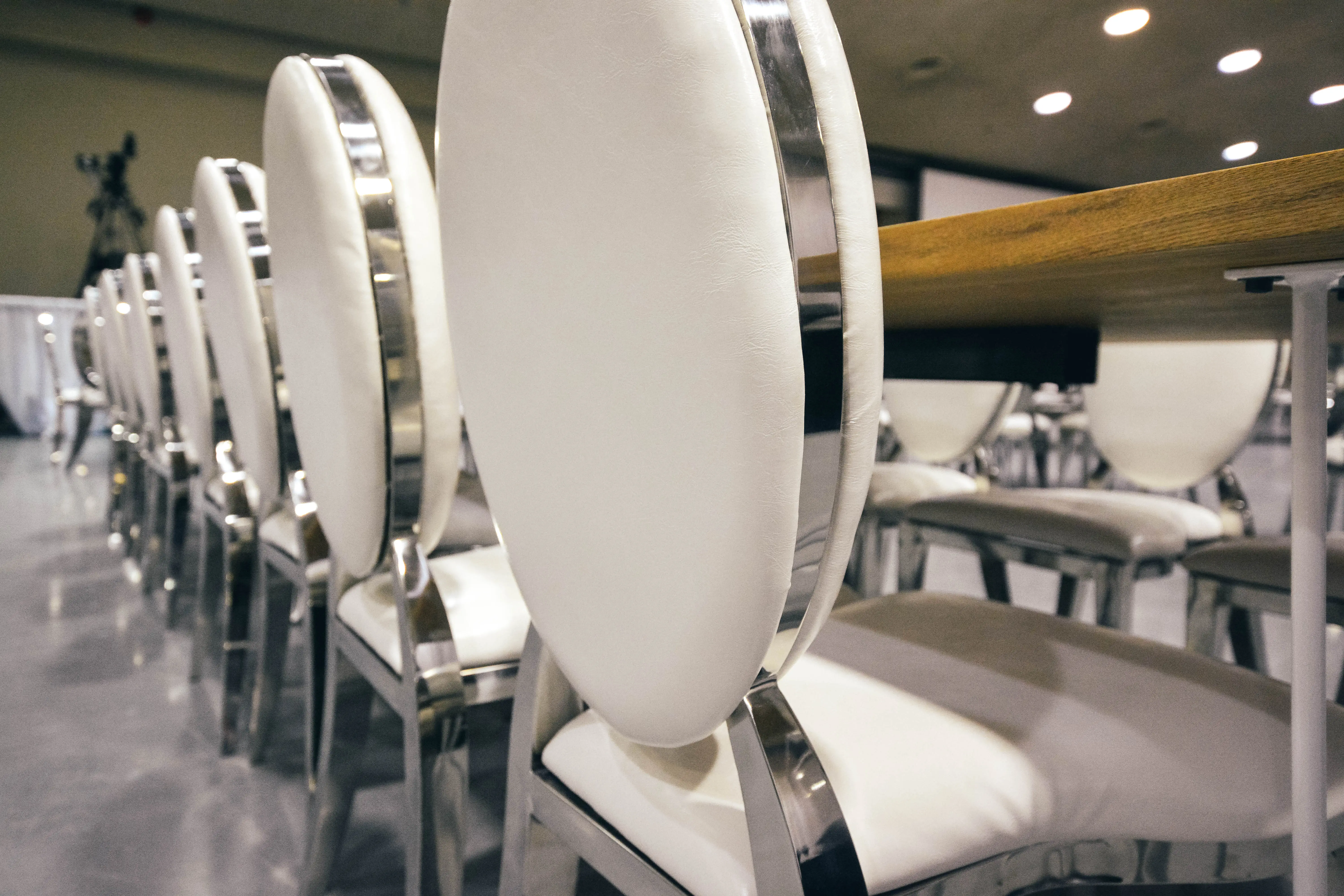 Eclipse chair - WITH back cushion - White leather used in the inspiration Pub Chaise Eclipse 3