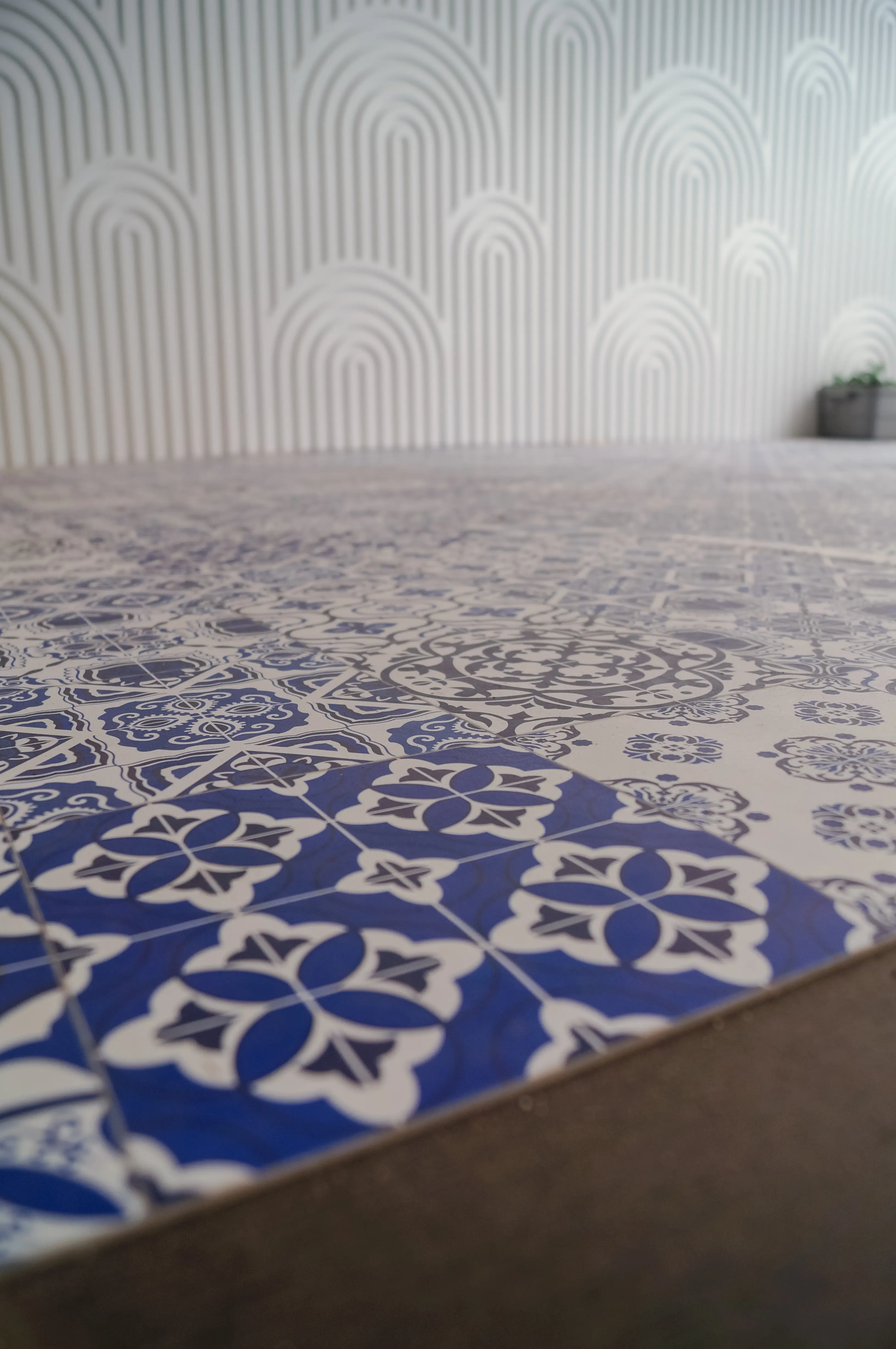 Lisboa floor - 6'6" L x 10' W - Blue & White used in the inspiration Plancher Lisboa EN