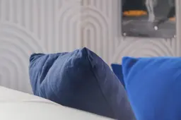 Coussin - 20" L x 20" H - Bleu Foncé utilisé dans le cadre de la réalisation Coussin Bleu Nuit FR