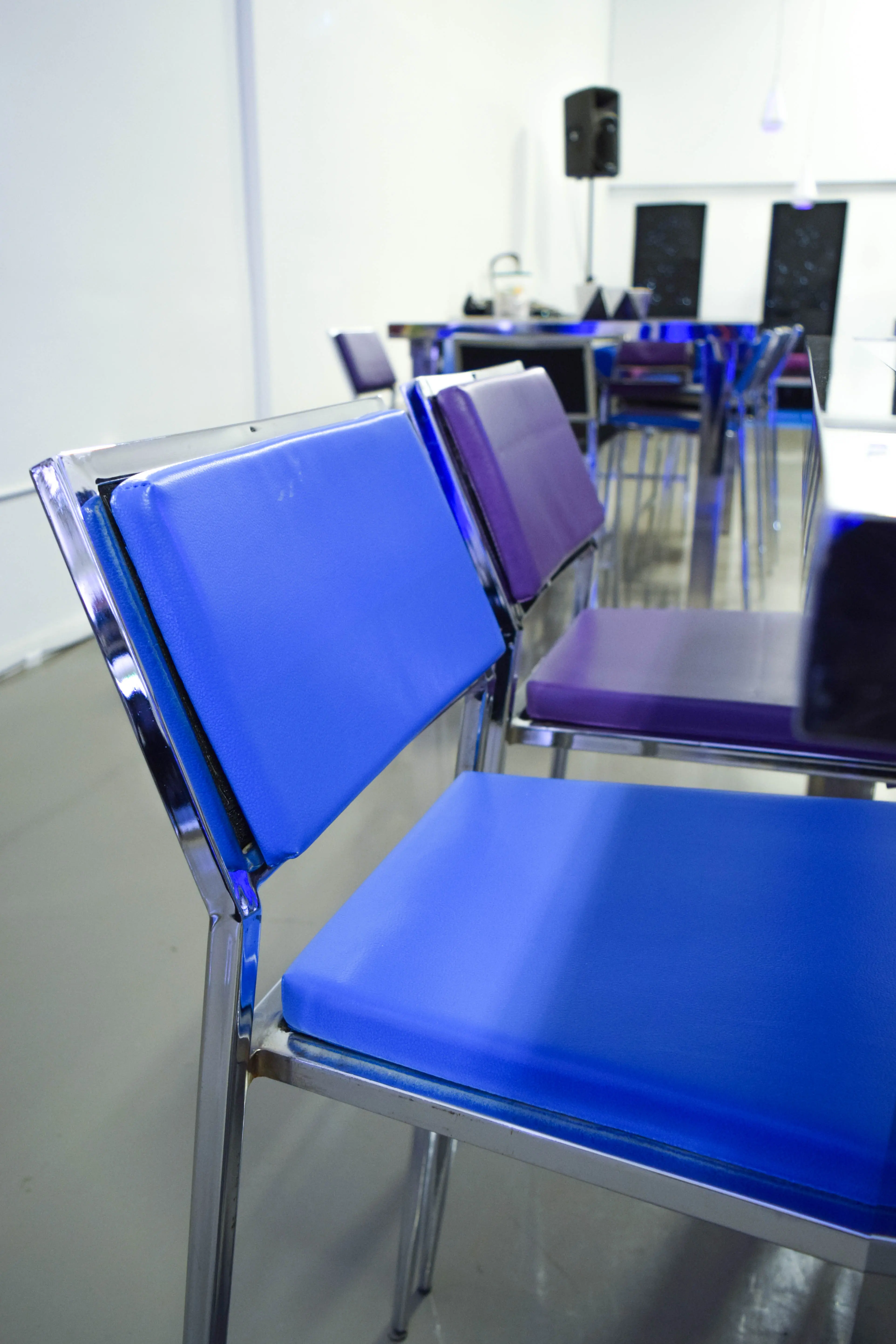 Broadway tabouret - Bleu utilisé dans le cadre de la réalisation Table Milan Tabouret Broadway 18