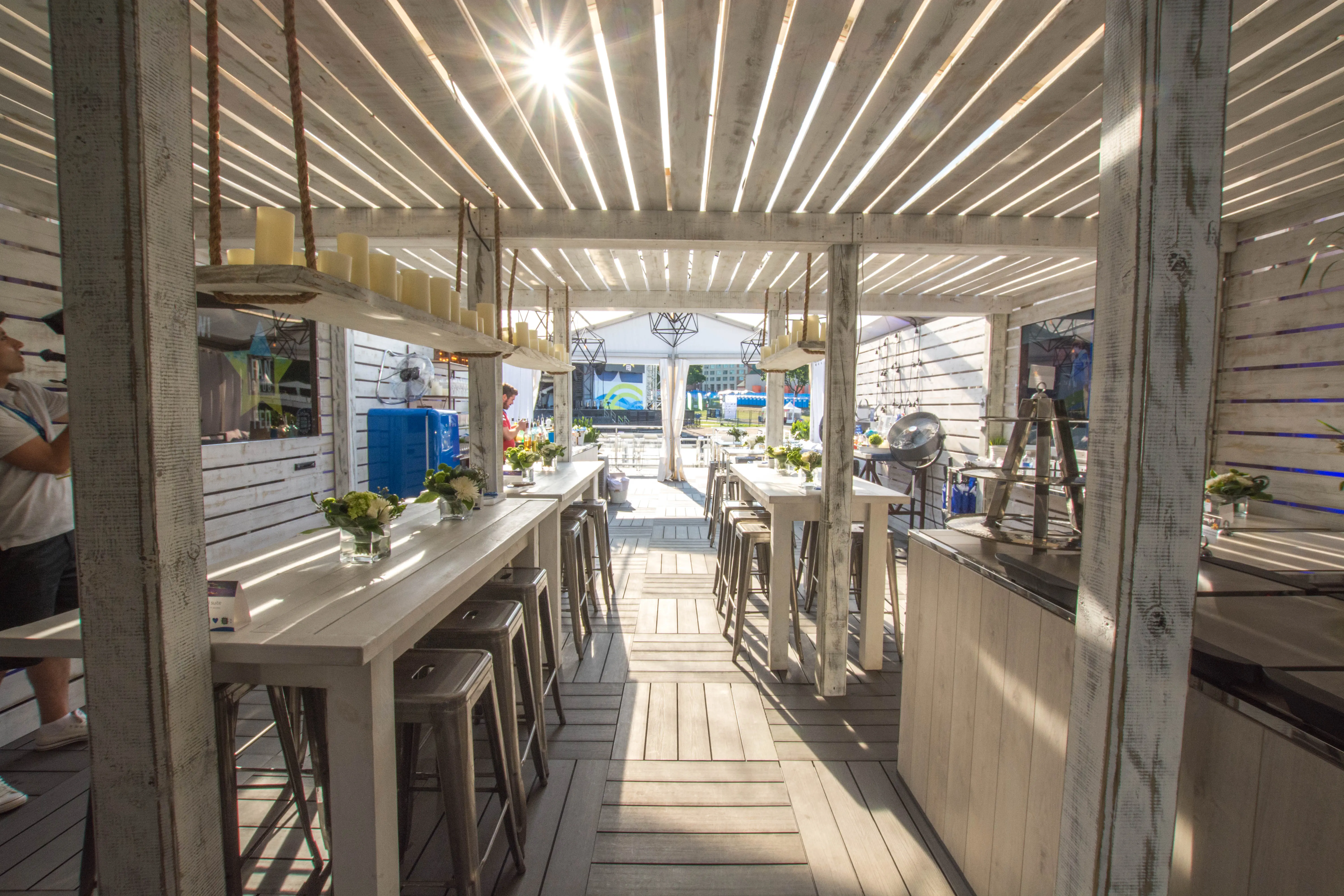 Manhattan bar 6' - Bois blanc utilisé dans le cadre de la réalisation Table Commune Hampton Bois