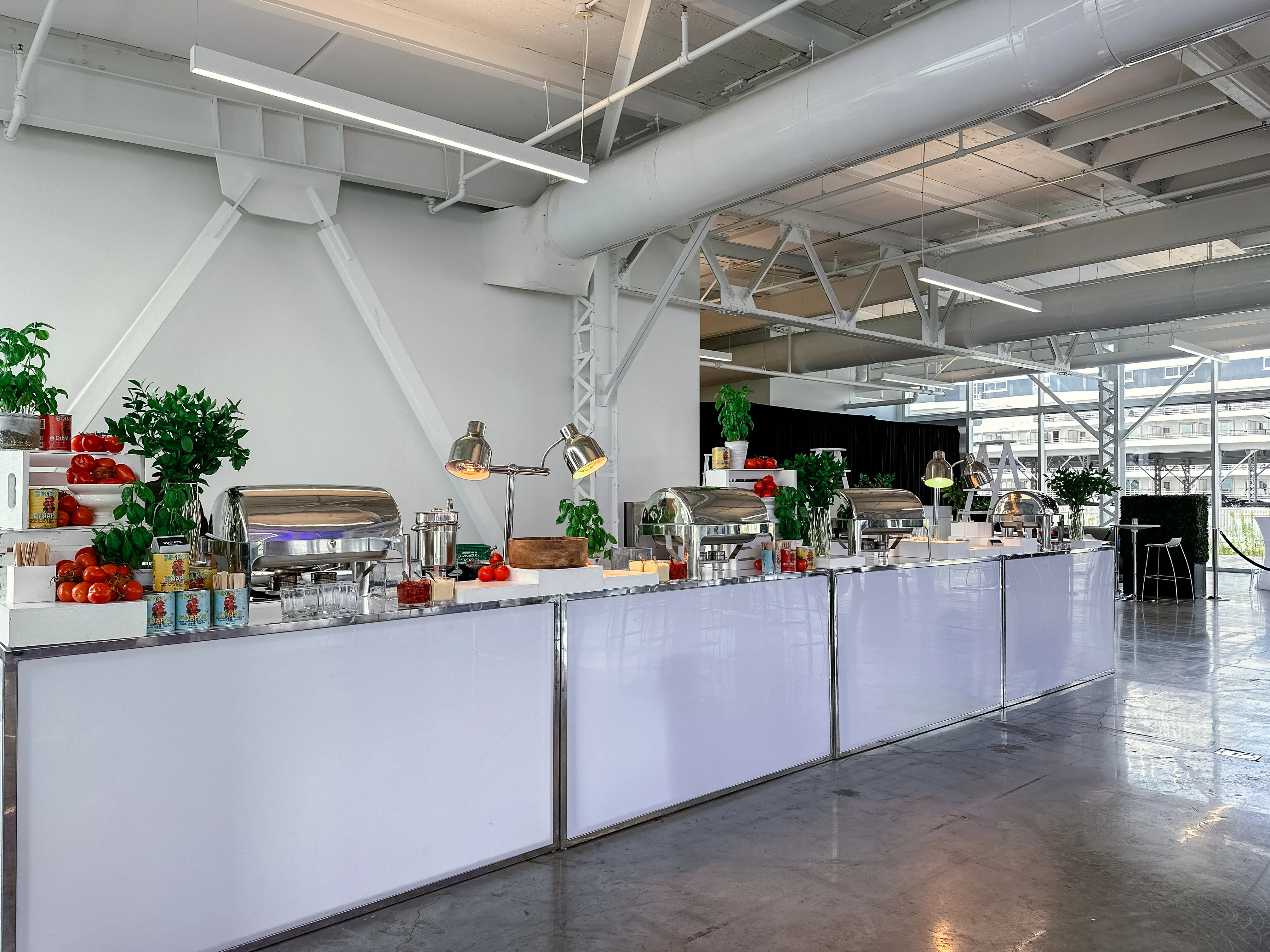 Manhattan bar / Service counter 6' - White used in the inspiration Grand Quai   Pavillon   Bar Blanc   Station EN