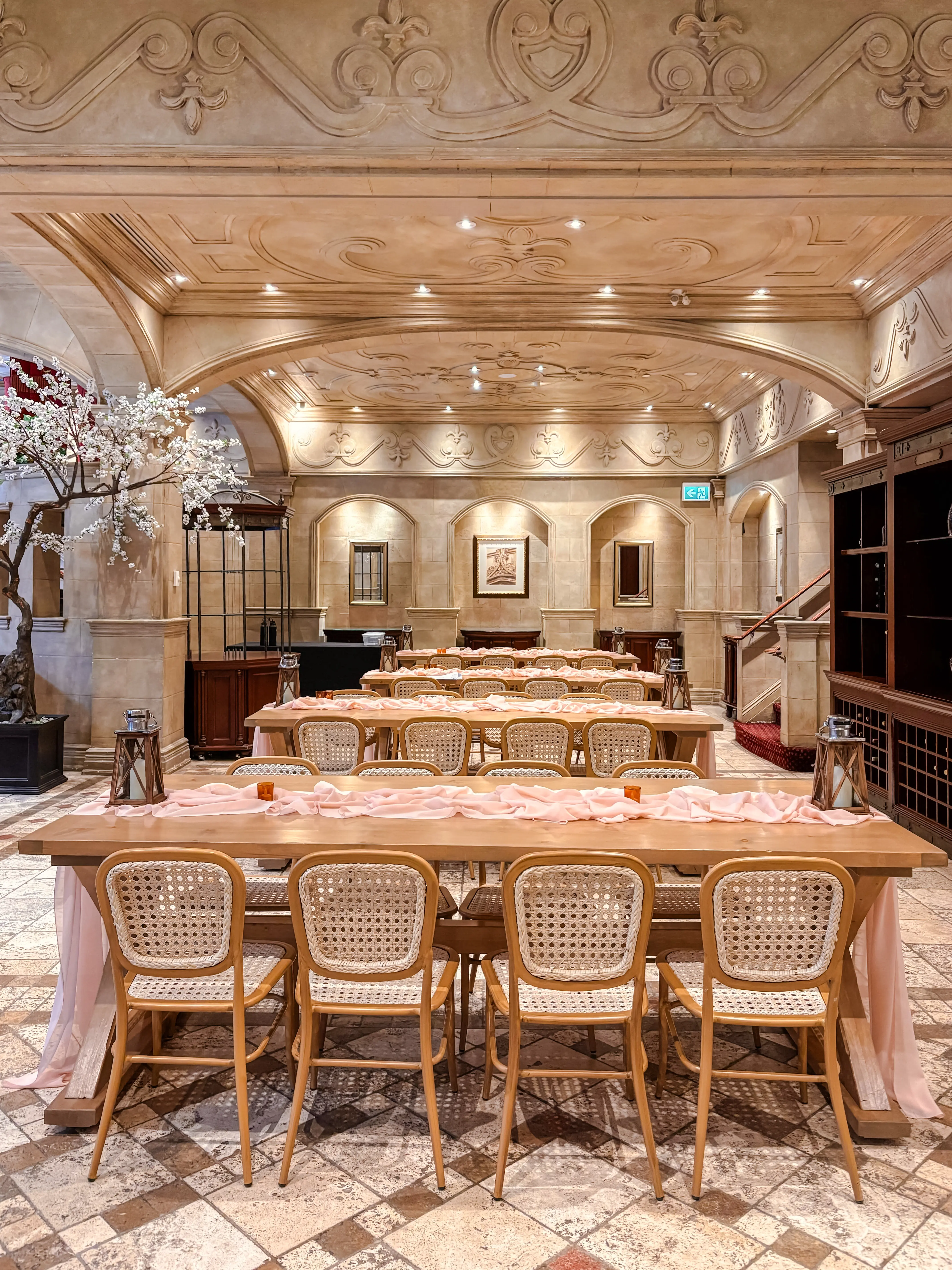 Provence - Chair - Brown & White used in the inspiration Chateau Frontenac Toscane Provence EN