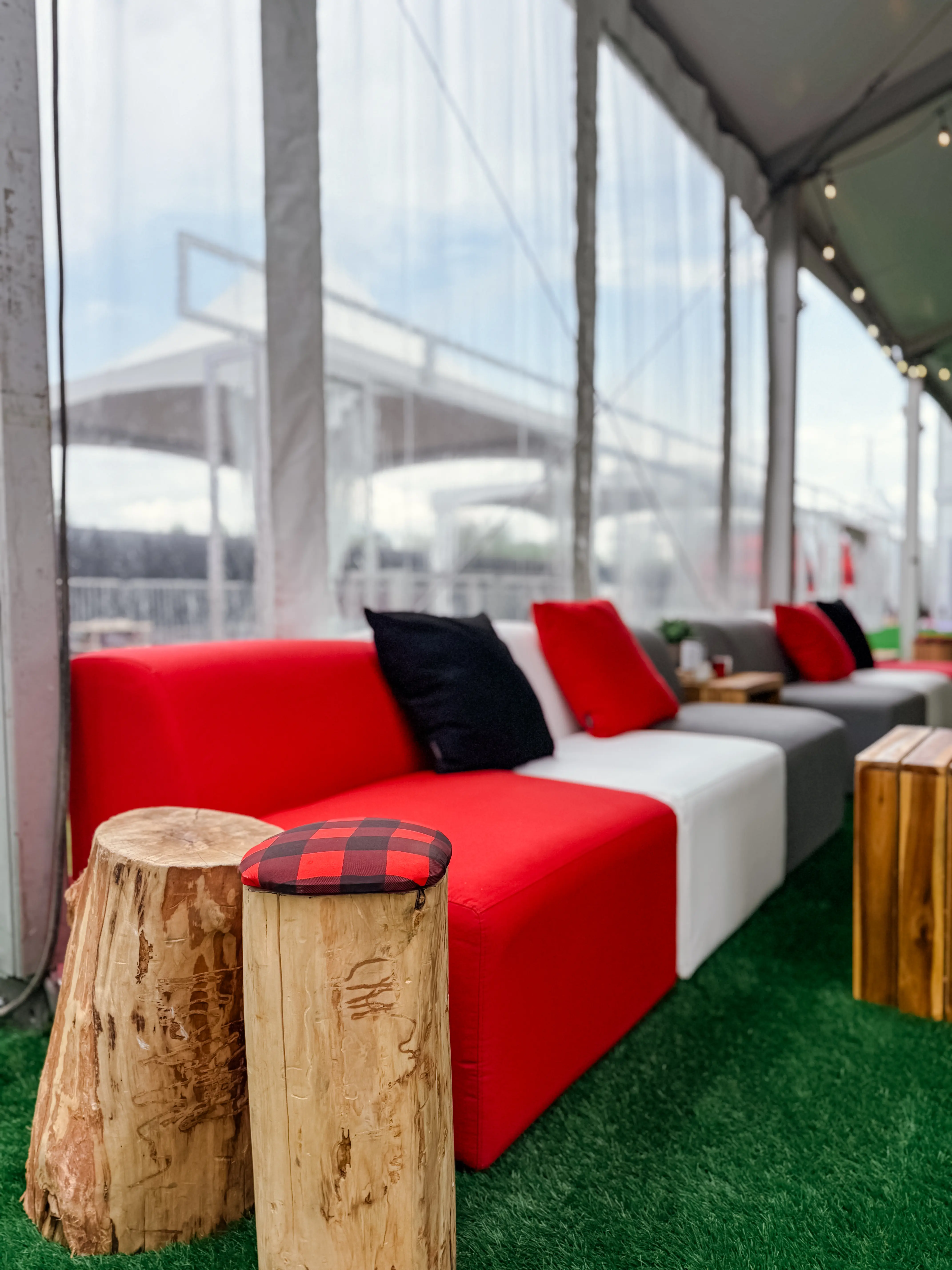 Fidji coussin - Noir utilisé dans le cadre de la réalisation Parc Jean Drapeau   Circuit Gilles Villeneuve   Gp 2025 Bûche FR