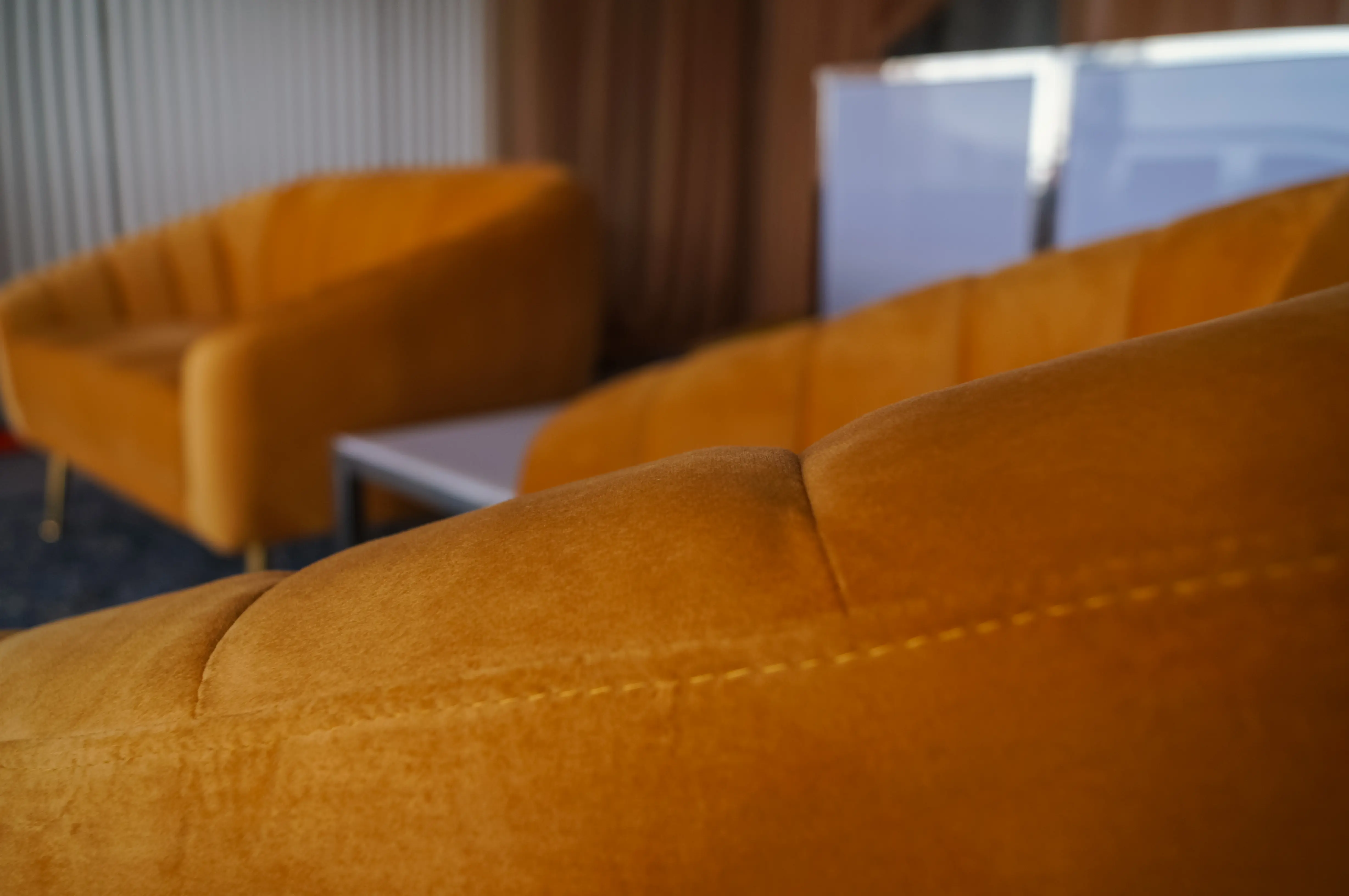 Adaline - Fauteuil - Jaune ocre utilisé dans le cadre de la réalisation Feq 2024   Suites 049 FR