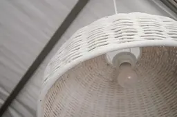 Faro luminaire - 19.5'' D x 10.75 H - Blanc utilisé dans le cadre de la réalisation Luminaire Faro