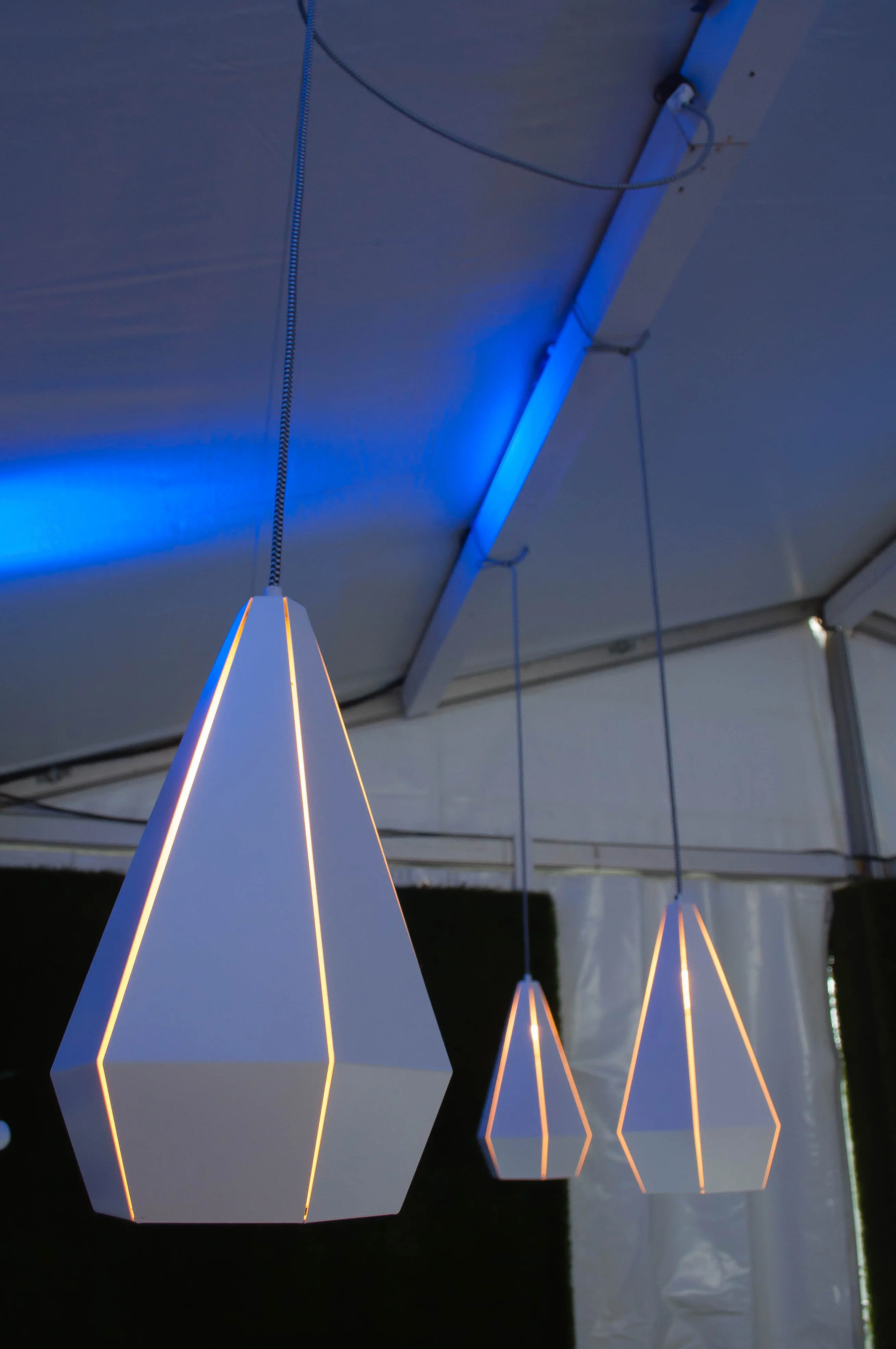 McFly luminaire - 9" D x 16" H - Blanc utilisé dans le cadre de la réalisation Mc Fly Suspension