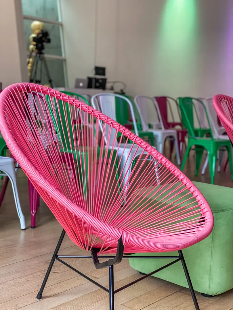 Acapulco chaise - Fuchsia utilisé dans le cadre de la réalisation Acapulco Fuschia