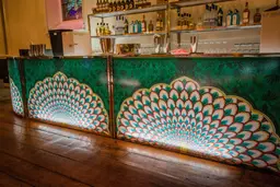 Manhattan bar - 6' - White used in the inspiration Bar Manhattan Impression 4