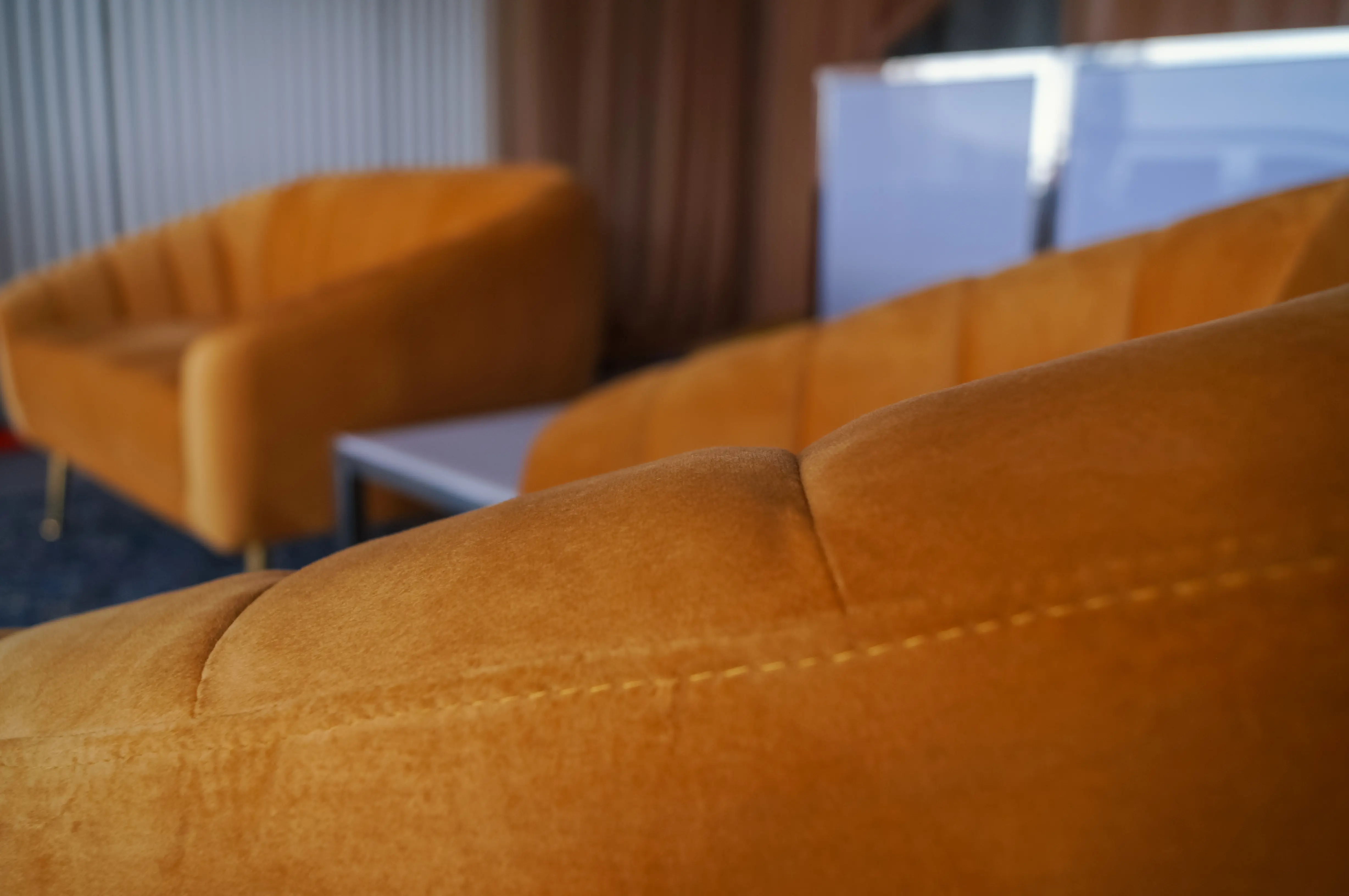 Adaline - Fauteuil - Jaune ocre utilisé dans le cadre de la réalisation Feq 2024   Suites 049 FR