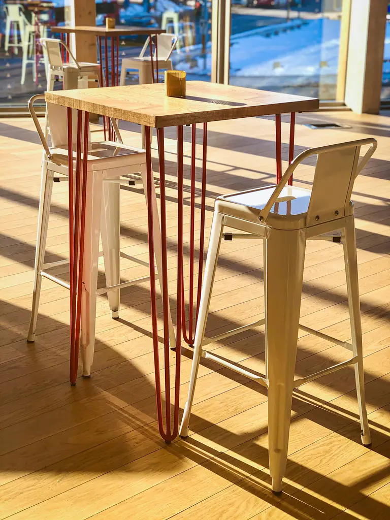 Table Cocktail Oslo Tabouret Loft Dossier Votive Barcelone