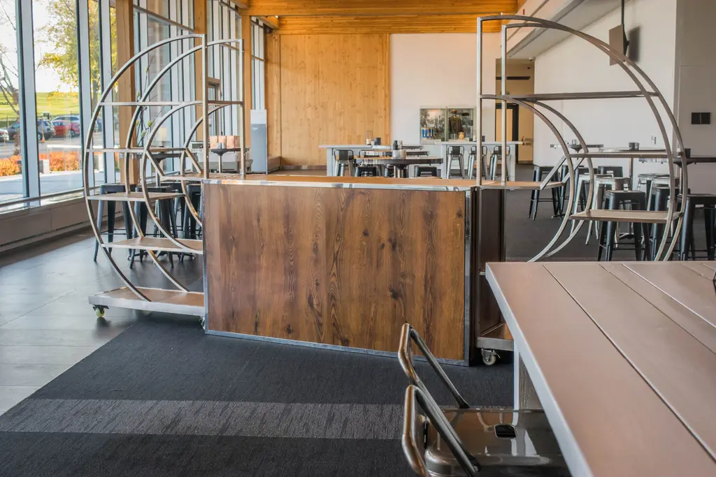 Bar Manhattan Bois Etagere Dubai 2