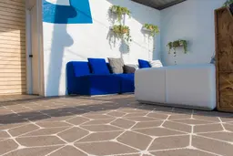 Alvéole tapis - 10' L x 8' l - Gris utilisé dans le cadre de la réalisation Tapis Alveole