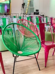 Loft chair - Dark fuchsia used in the inspiration Acapulco Vert