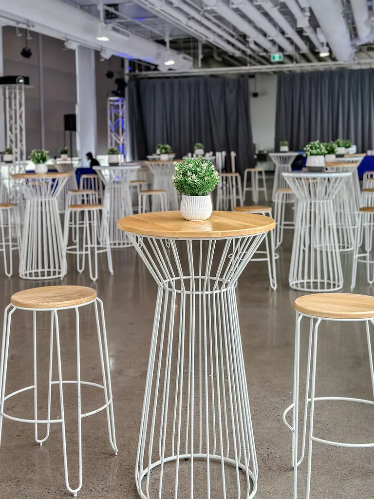 Cs Passerelle Perspective Soho Blanc Litchi Bois Aurora Vase Thym 2 EN