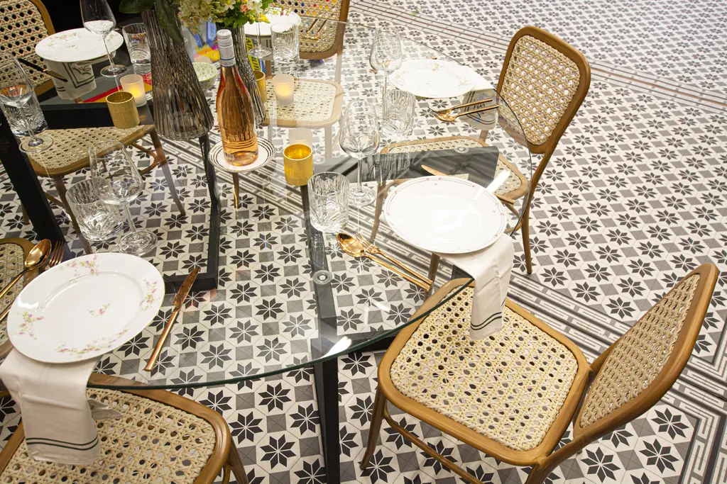 Table Victoria Chaise Provence Plancher Beau Prelart