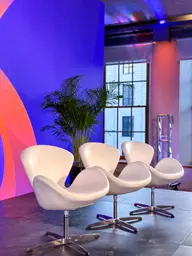 Juliette armchair - White used in the inspiration Marché Bonsecours Img 1613 EN
