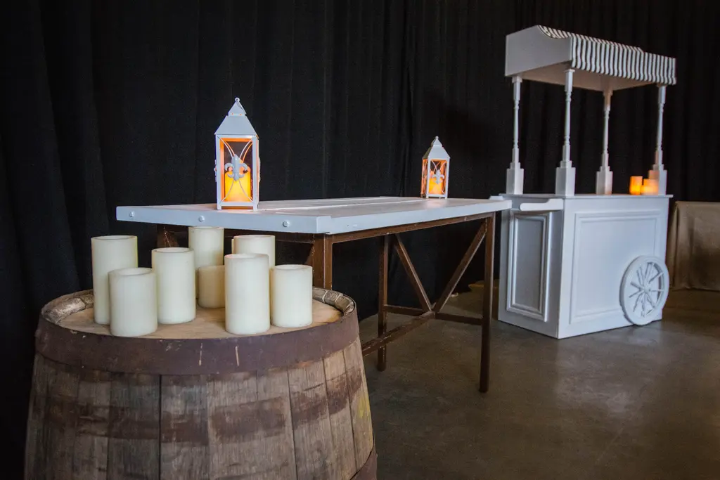 Tonneau Bourbon Table Hampton Vintage Chariot