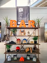 B-A-R sign - Rust used in the inspiration Étagère Hampton Vintage Lettres Bar Accessoires