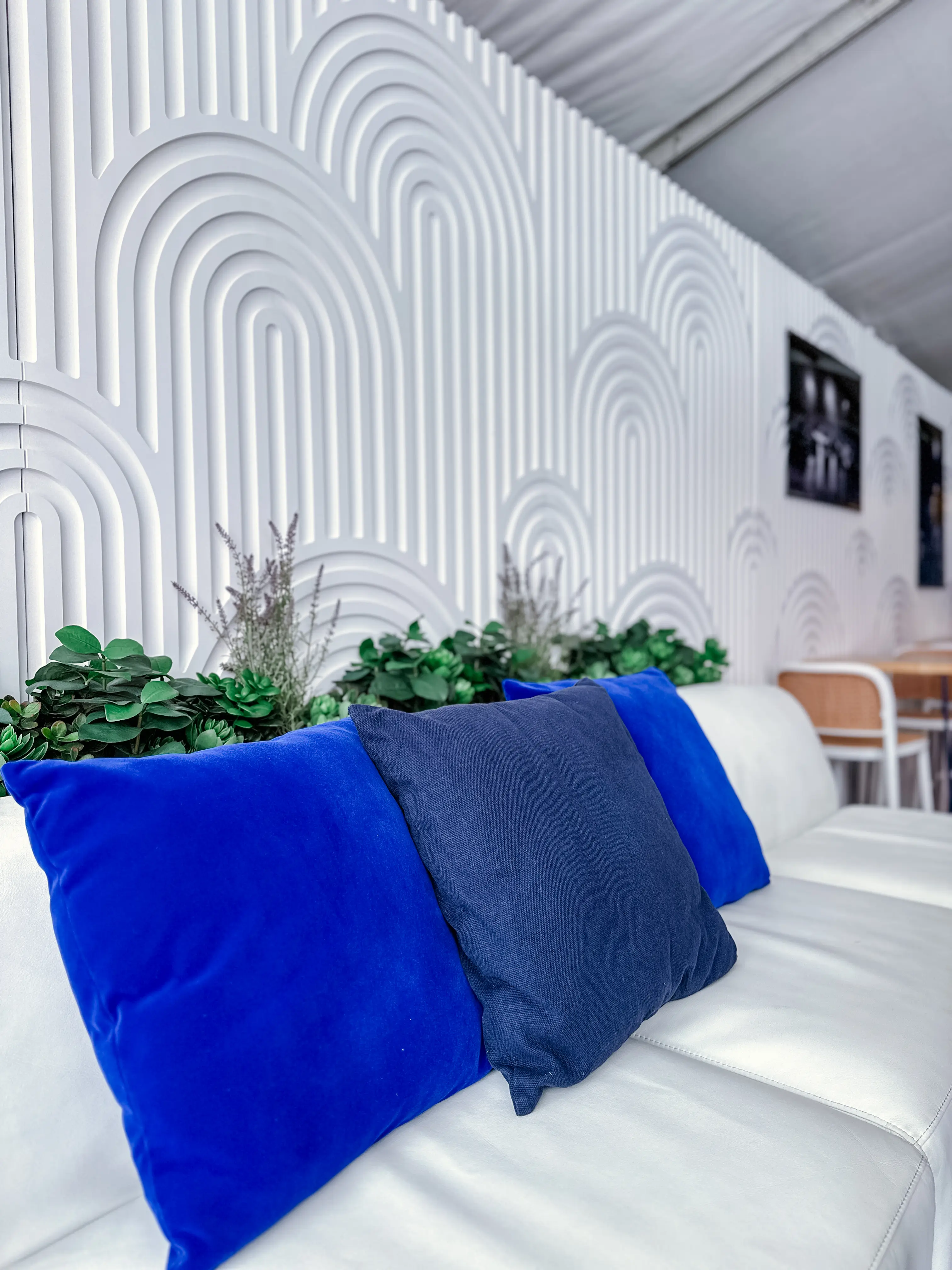 Wall - 4' L x 8' H - Luna - White used in the inspiration Feq 2024   Bell 056 EN