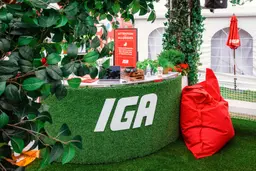 Manhattan bar - 8' 1/4 round - Grass used in the inspiration Bar Rond Manhattan Gazon Enseigne