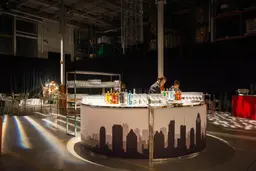 Manhattan bar - 8' 1/4 round - White used in the inspiration Bar Manhattan Rond Impression Copie