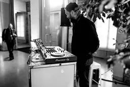 Manhattan bar - 6' - White used in the inspiration Marché Bonsecours_Effervescence_Bar_Blanc_DJ