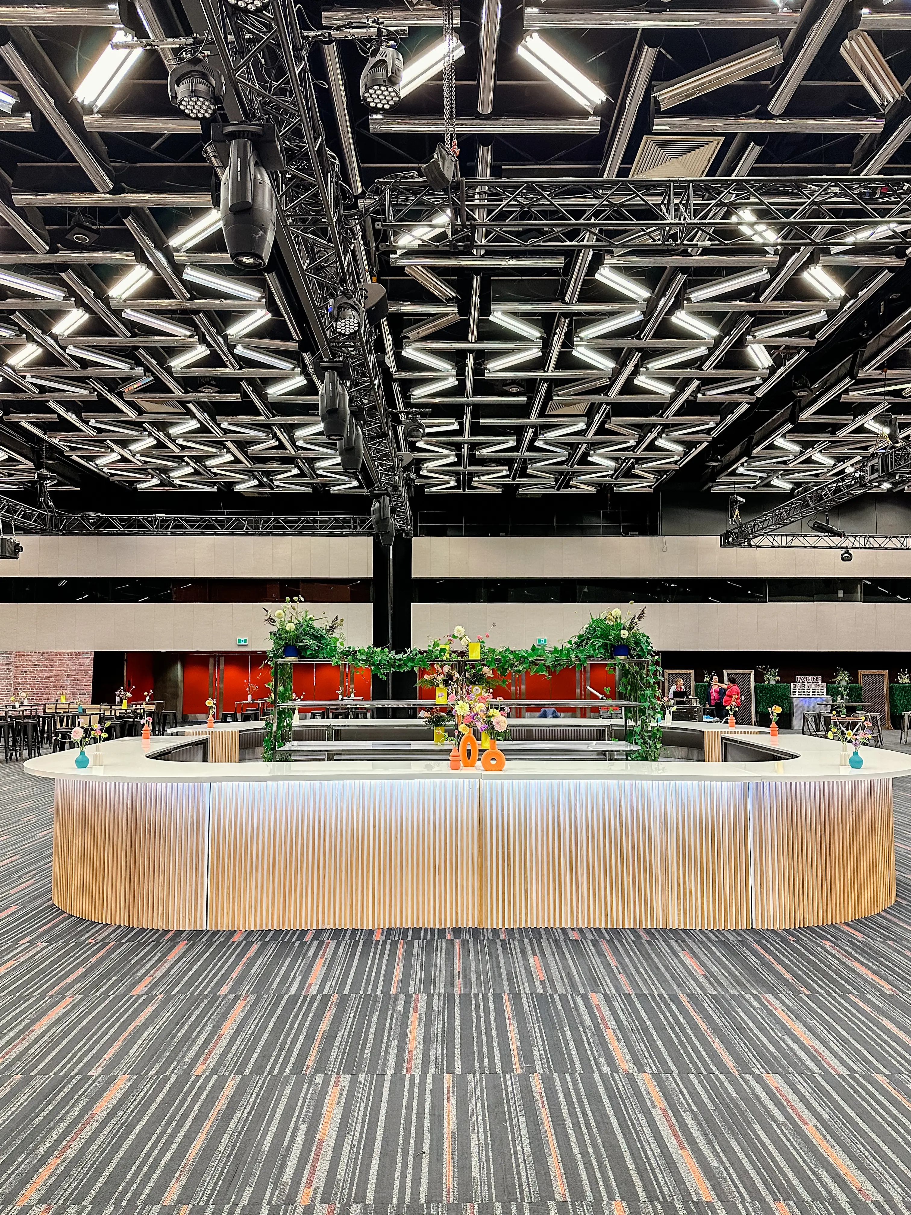Scandinave bar 6' - Assembly wooden batten used in the inspiration Palais Congès Img 3271 EN