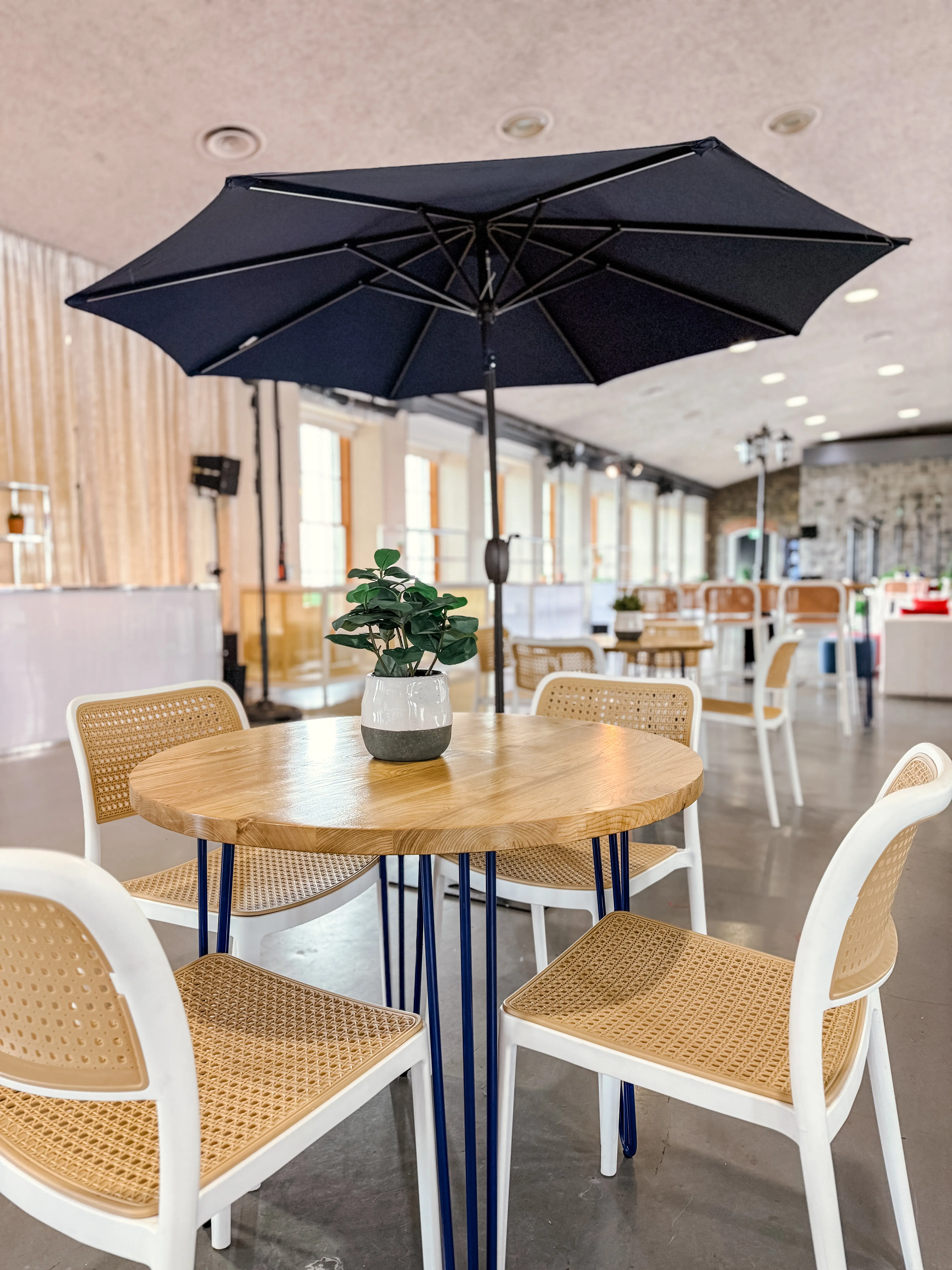 Marseille - Chair - White used in the inspiration Marché Bonsecours   Tout France   Saq Oslo Ronde EN