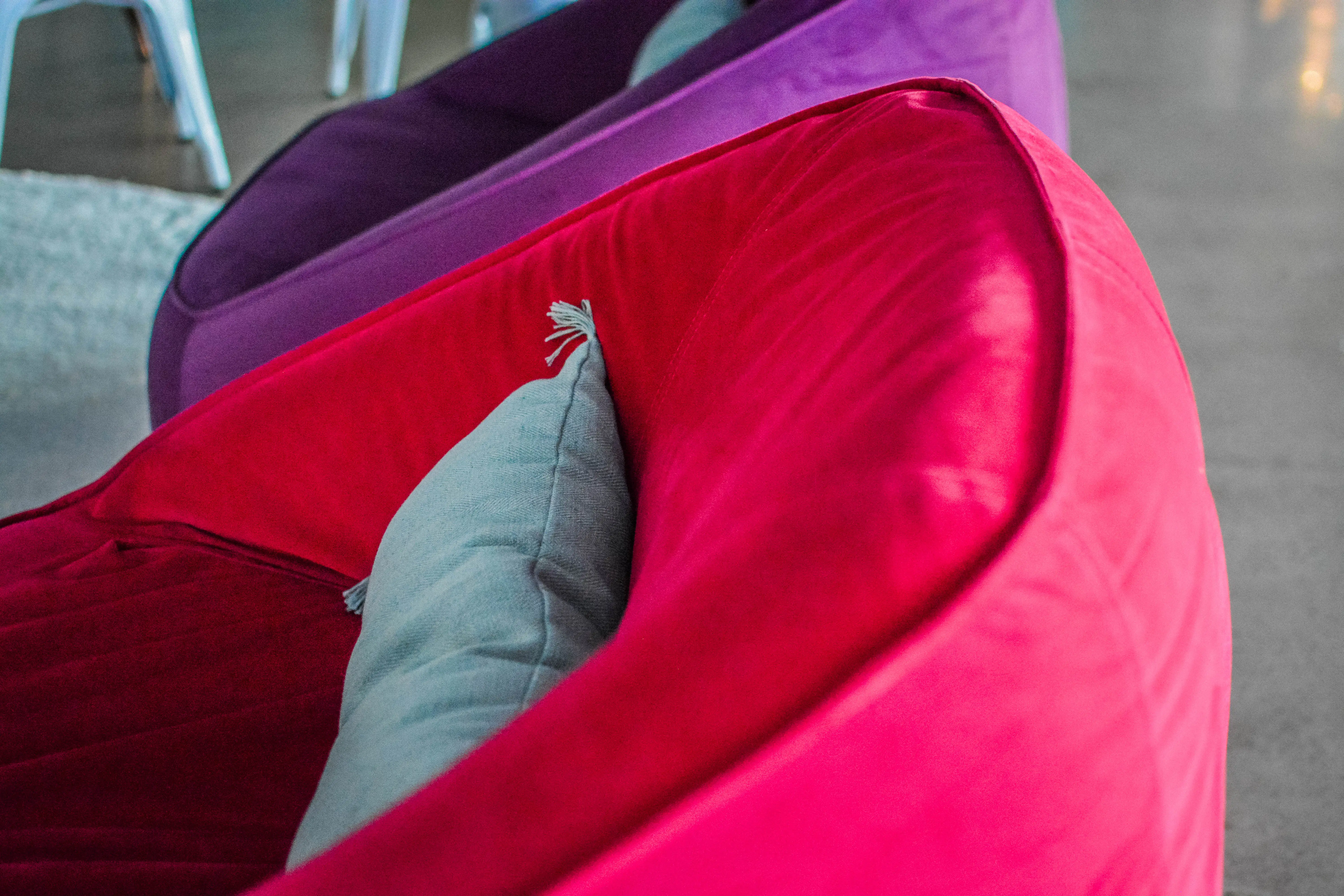 Coussin tissé - Gris utilisé dans le cadre de la réalisation Pub Fauteuil Malibu