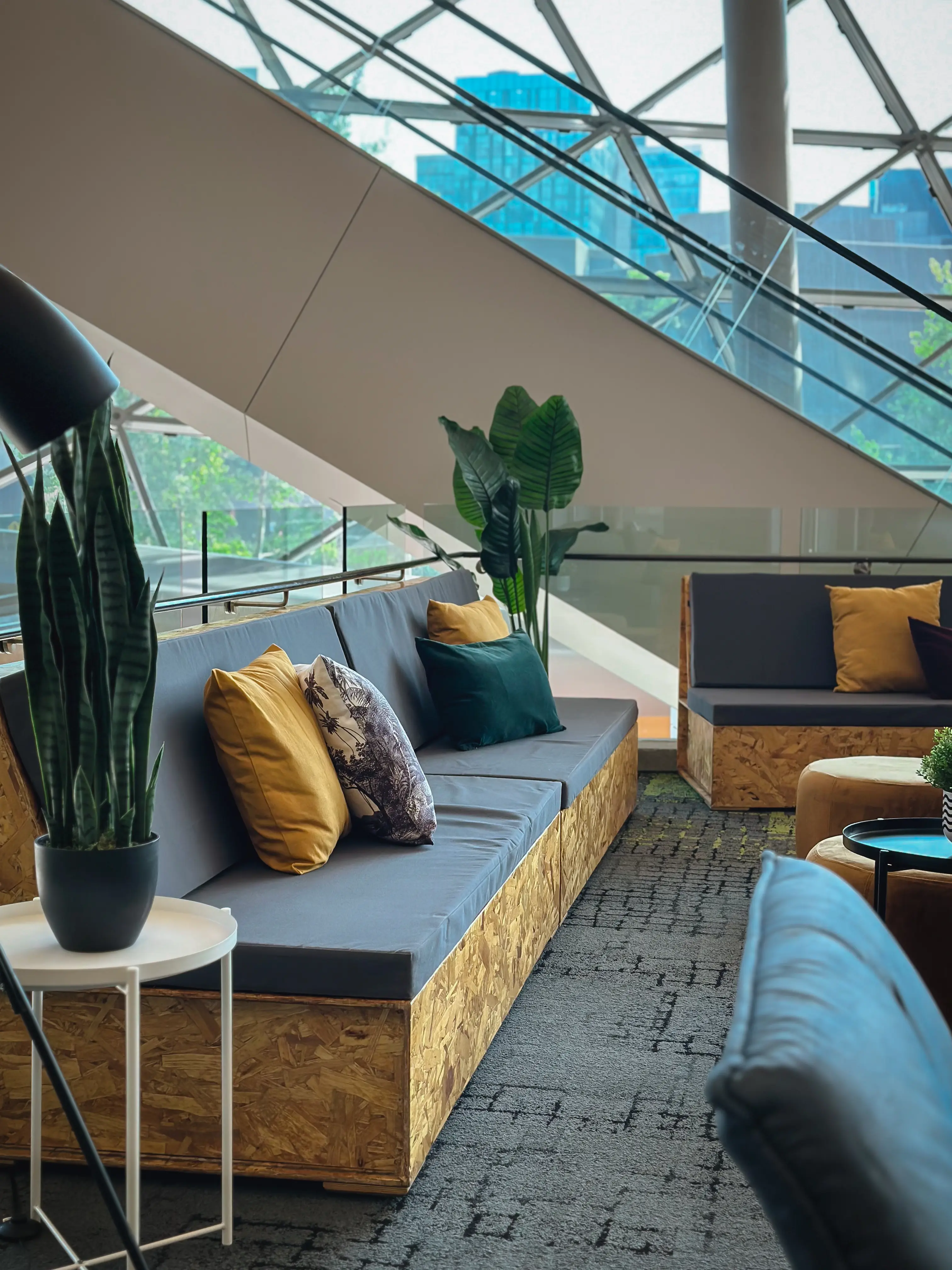 Noreply bench - Brown wood - Charcoal used in the inspiration Shaw Center Img 2331 EN