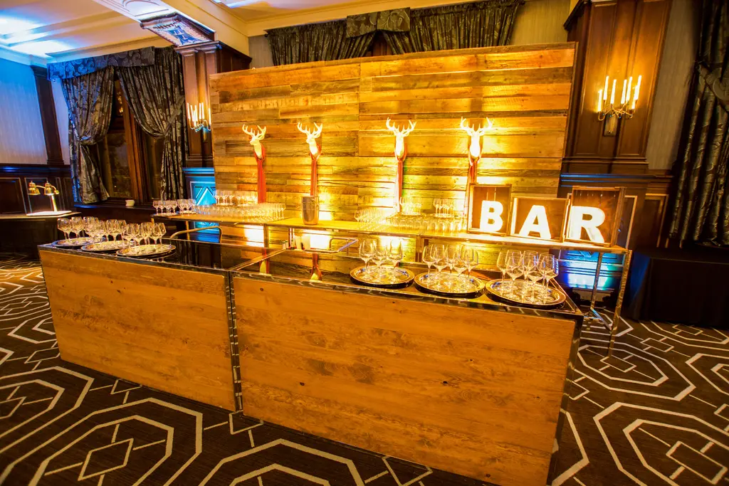 Mur Bar Bois Chevreuil Blanc2